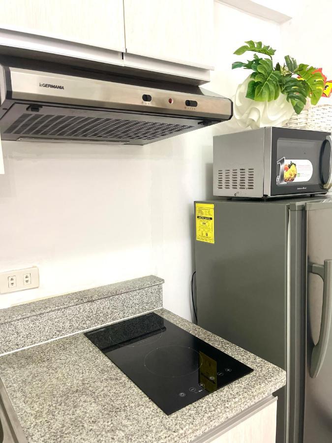 Lancris Residences 2 Bedroom Entire Apartment Near Airport With Pool Paranaque City Ngoại thất bức ảnh