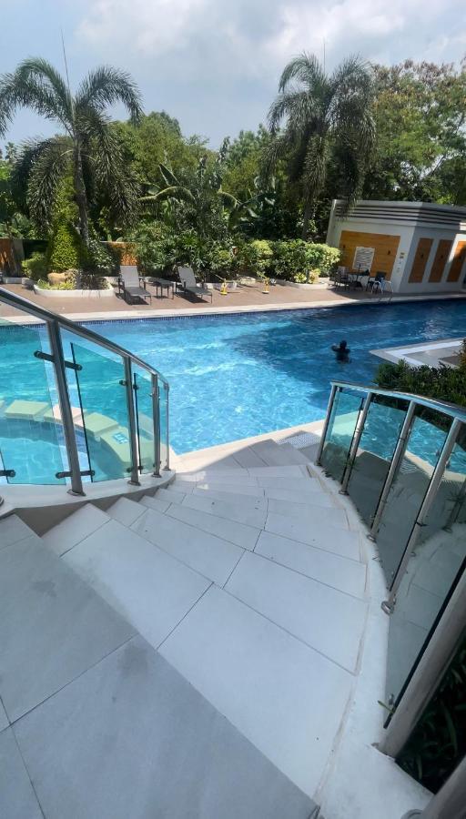 Lancris Residences 2 Bedroom Entire Apartment Near Airport With Pool Paranaque City Ngoại thất bức ảnh