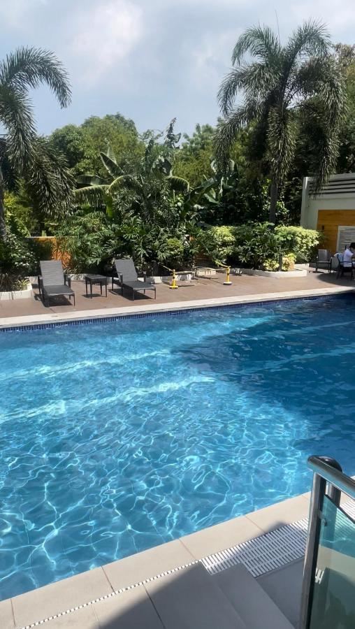 Lancris Residences 2 Bedroom Entire Apartment Near Airport With Pool Paranaque City Ngoại thất bức ảnh